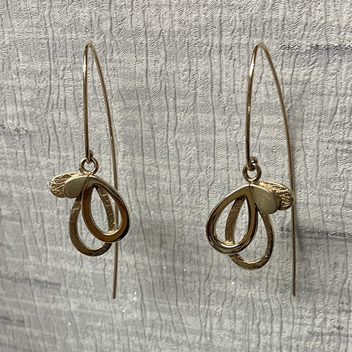 Yellow gold drop earrings with scratched