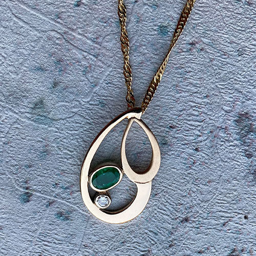 Yellow gold handmade pendant with emerald