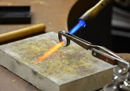 Soldering a gold ring