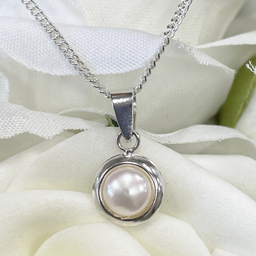 Sterling silver and freshwater pearl pendant