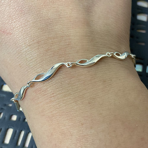 Sterling silver delicate link bracelet