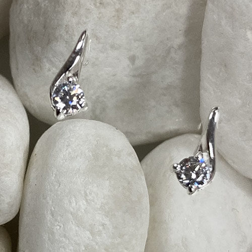 Sterling silver stud earring with cubic zirconia