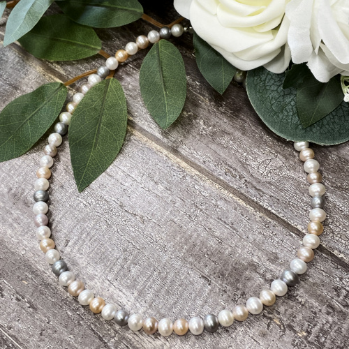 Multicolour Pearl necklace