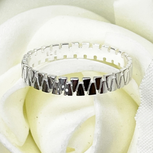 Sterling silver ring in a triangular design