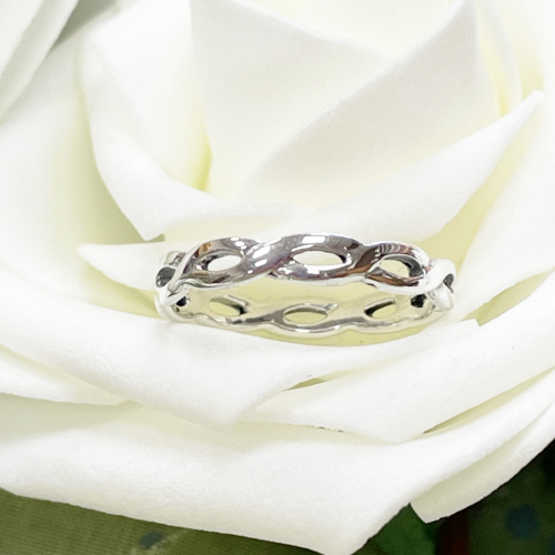 Silver plait band ring