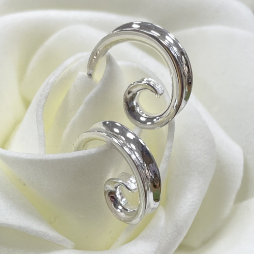 Silver swirl design earrings