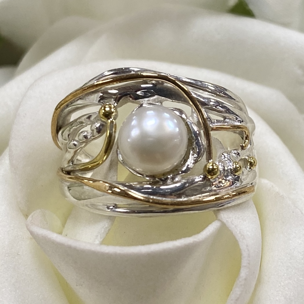 Silver & Pearl Ring